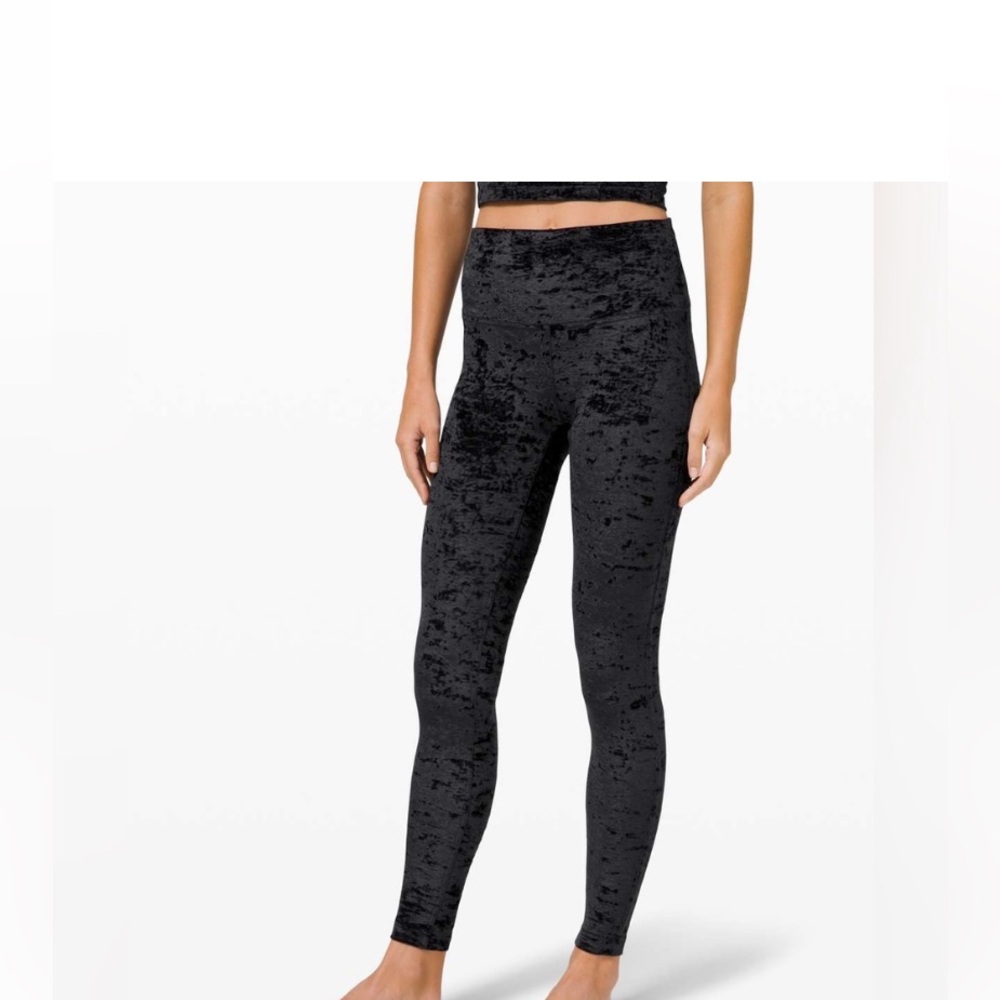 BNWT Lululemon Wunder Lounge HR Tight *Velvet Spec Edition - black
Size 8